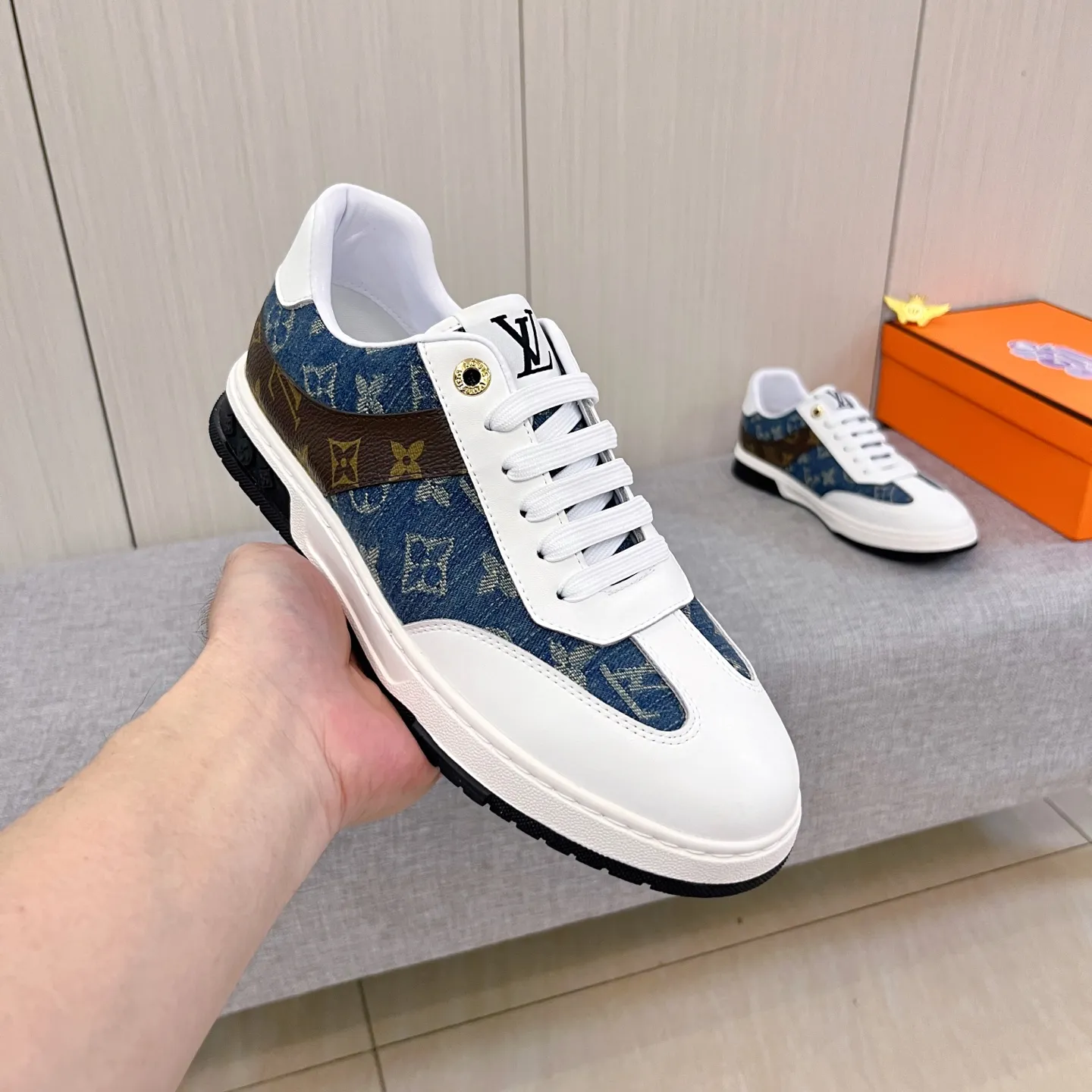 🚘🚘Factory batch 420💰【LV】🔥Louis Vuitton high-end men's shoes brand official website 1:1 latest masterpiece: the upper is made of Italian imported first-layer cowhide with a comfortable and breathable lining➕original non-slip and wear-resistant outsole🔥, making walking more convenient and comfortable! An exclusive new model, a stunning work, a beautiful 1:1 replica [color] compared to the official quality! Create a fashionable personality to set off your uniqueness! A must-have for trendy men! Classic 🔥 Size: 38-44 Color: 🔥 2⃣️ colors available 🔥.